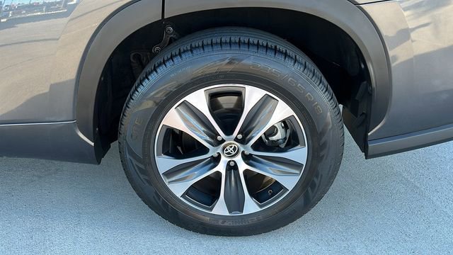 Used 2023 Toyota Highlander XLE image 22