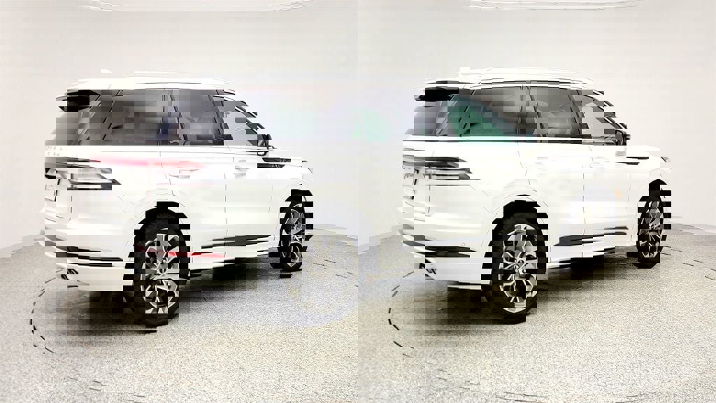 Used 2023 Lincoln Aviator Grand Touring w/ Equipment Group 301A image 5