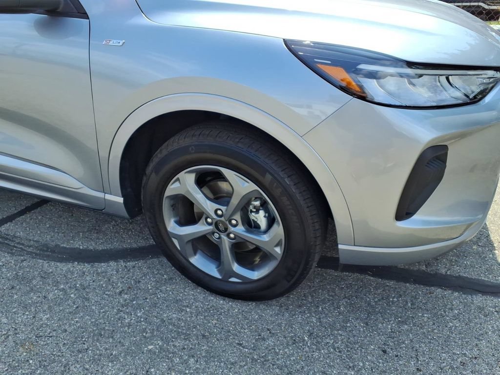 Used 2024 Ford Escape ST-Line w/ Tech Pack #1 AWD/4WD image 5