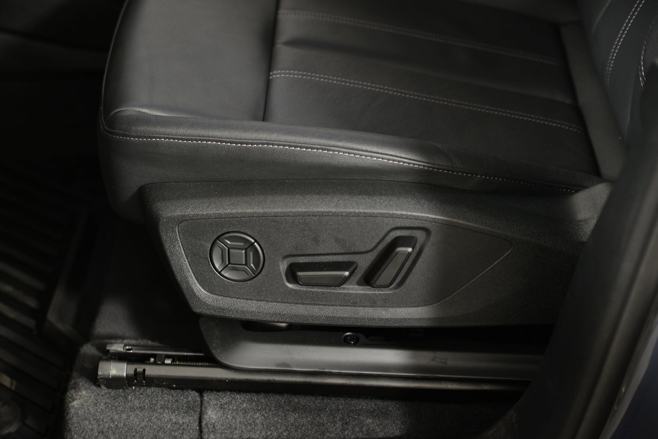 Used 2025 Audi Q6 e-tron Premium w/ Convenience Package image 27