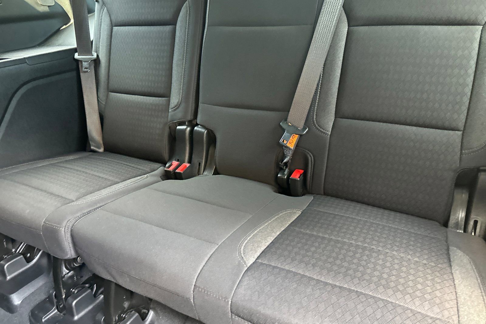 Used 2024 GMC Yukon SLE RWD image 16
