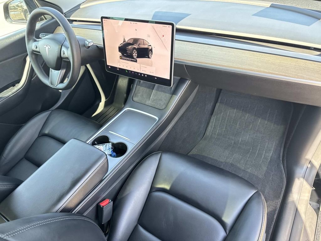 Used 2022 Tesla Model Y Long Range image 29