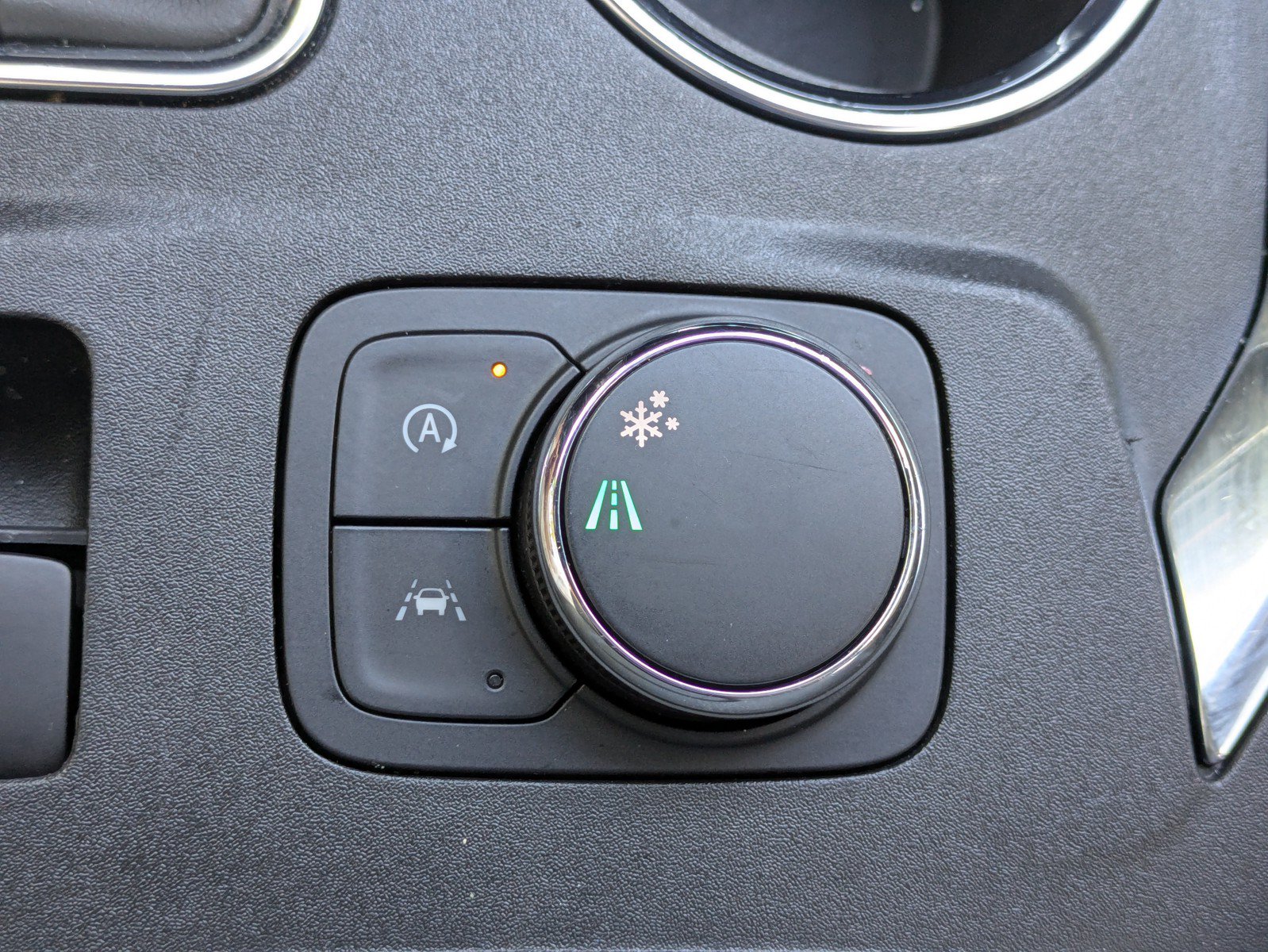 Used 2023 Chevrolet Traverse LS FWD image 24