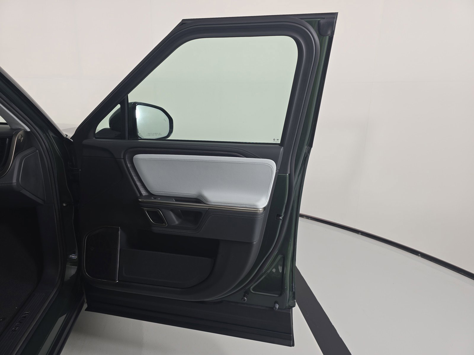 Used 2024 Rivian R1S Adventure AWD/4WD image 18
