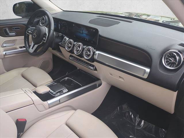 Used 2020 Mercedes-Benz GLB 250 w/ Premium Package image 24