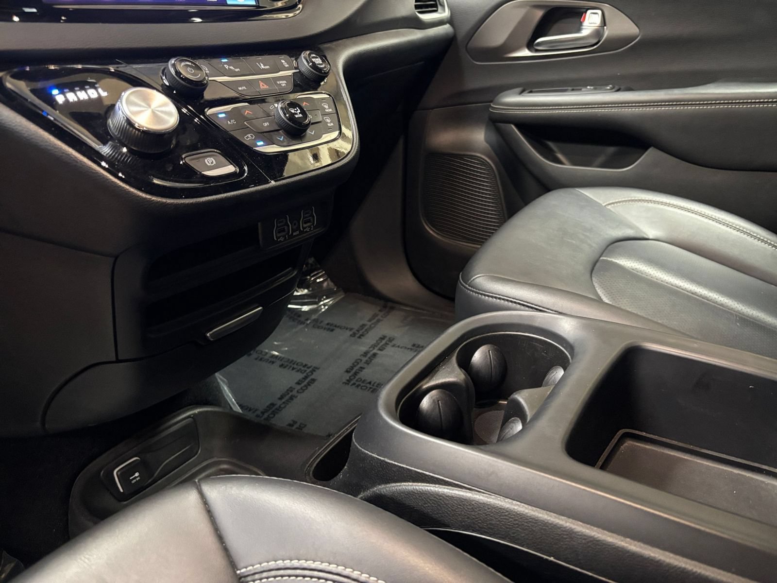 Used 2025 Chrysler Pacifica Select FWD image 42