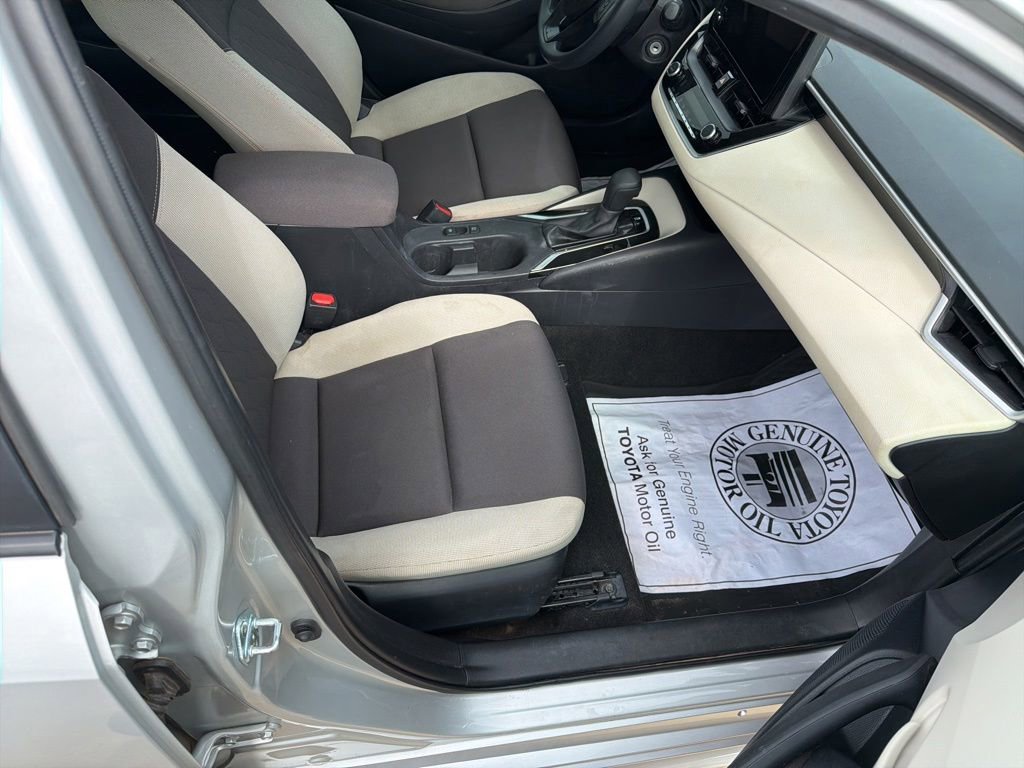 Used 2025 Toyota Corolla LE image 19