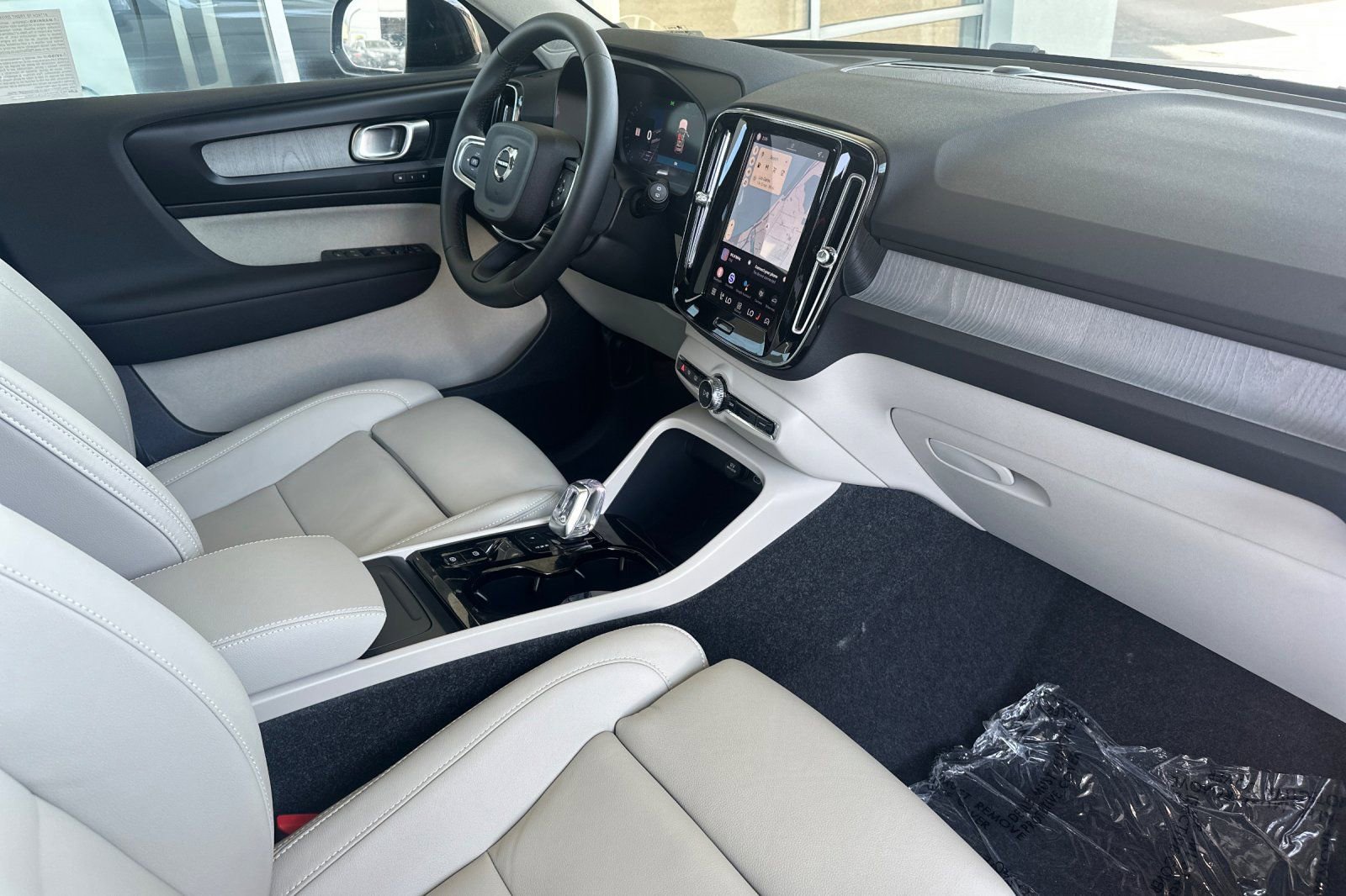 New 2026 Volvo XC40 B5 Plus w/ Protection Package Premier AWD/4WD image 16
