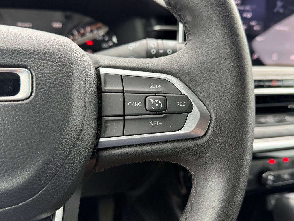 Used 2023 Jeep Compass Latitude AWD/4WD image 26