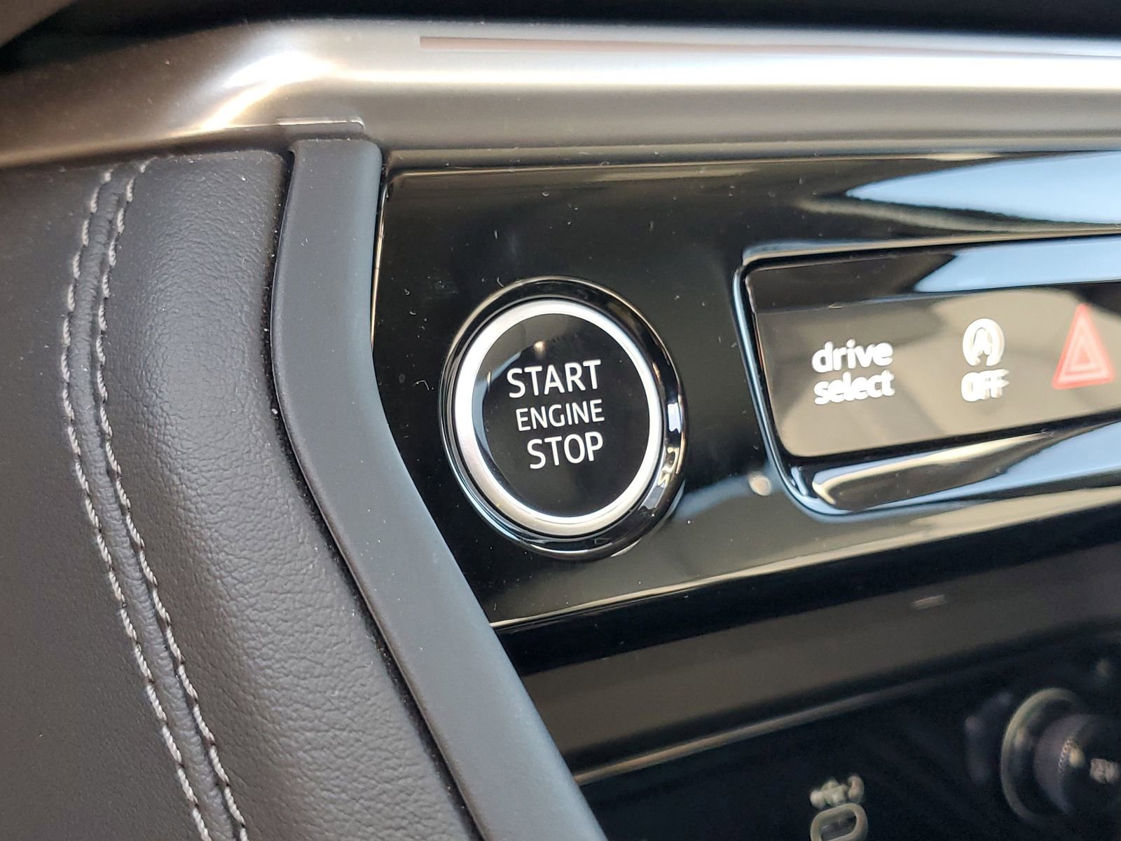 Used 2025 Audi Q5 Premium w/ Convenience Package image 31