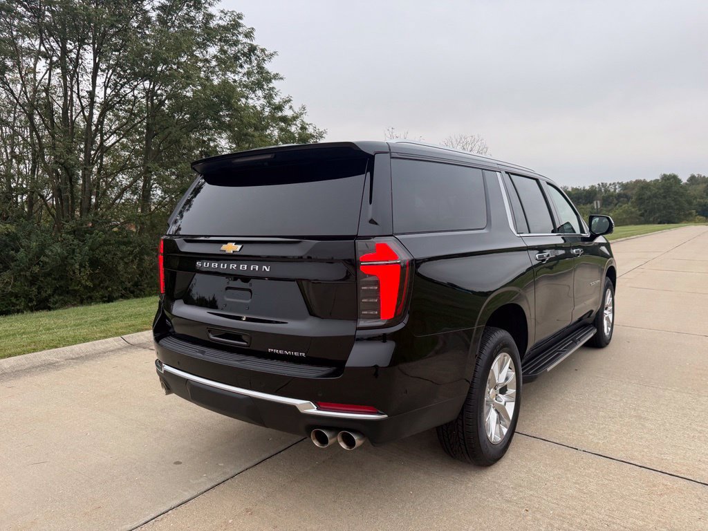 Used 2026 Chevrolet Suburban Premier AWD/4WD image 3