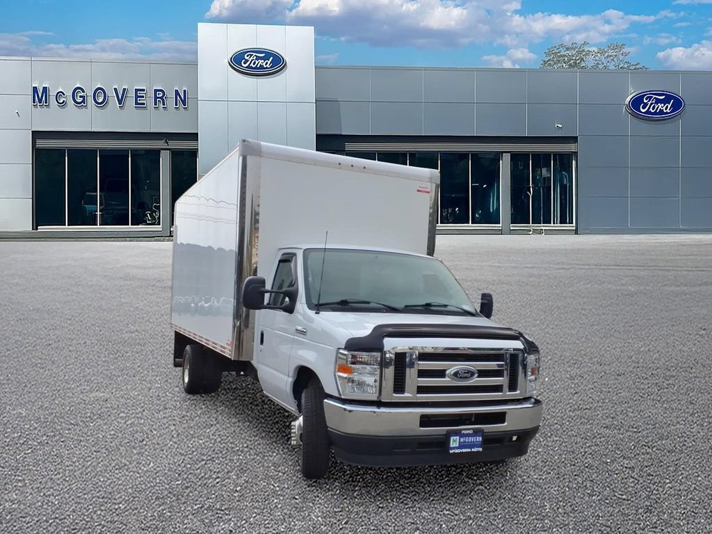 Used 2023 Ford E-450 and Econoline 450 Super Duty w/ Power Windows & Locks Group RWD image 4