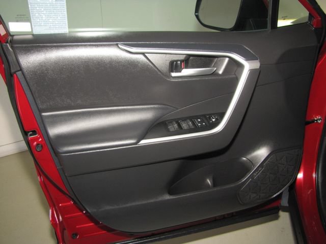 Used 2025 Toyota RAV4 XLE Premium FWD image 10