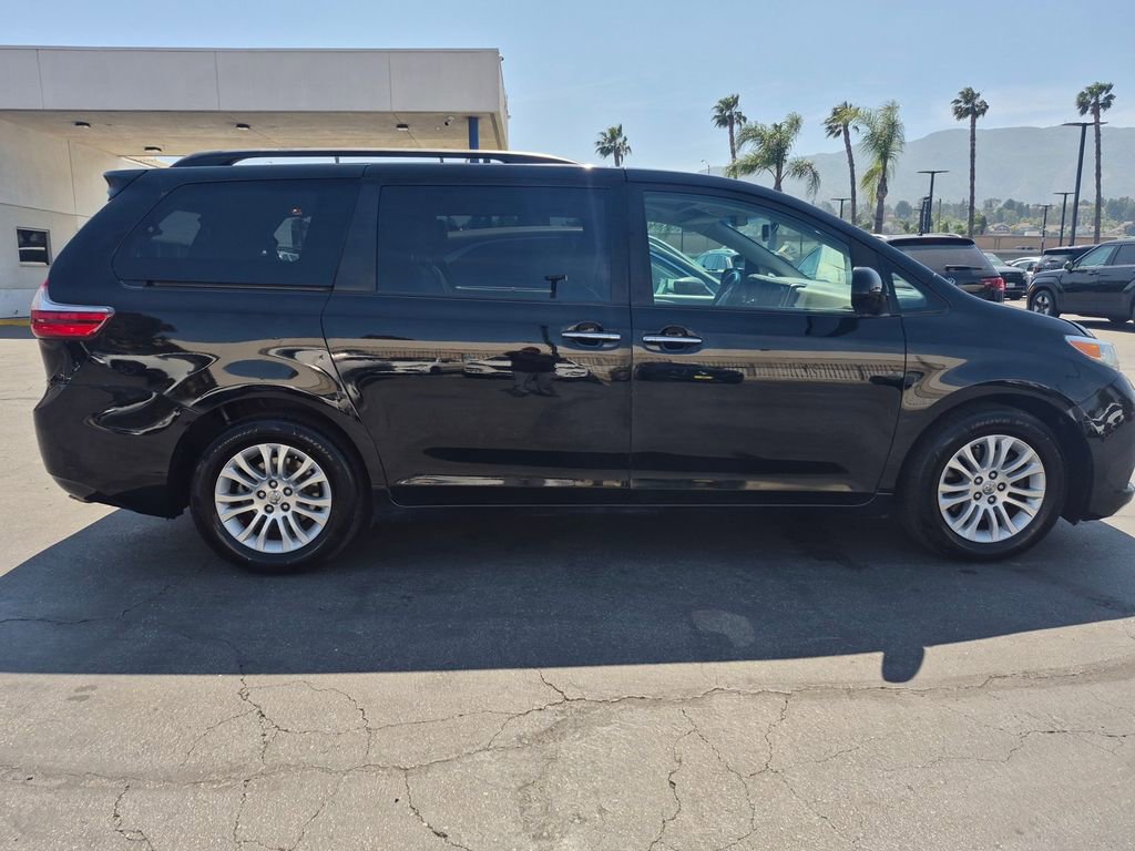 Used 2015 Toyota Sienna XLE w/ XLE Navigation Package image 18
