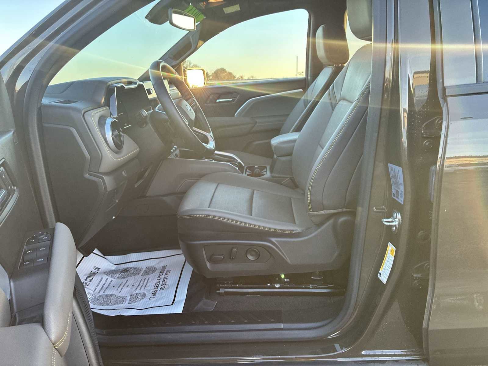 Used 2023 Chevrolet Colorado ZR2 w/ ZR2 Convenience Package III image 19