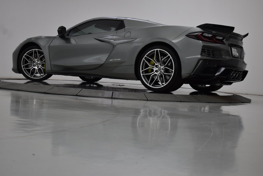 Used 2024 Chevrolet Corvette Z06 RWD image 11