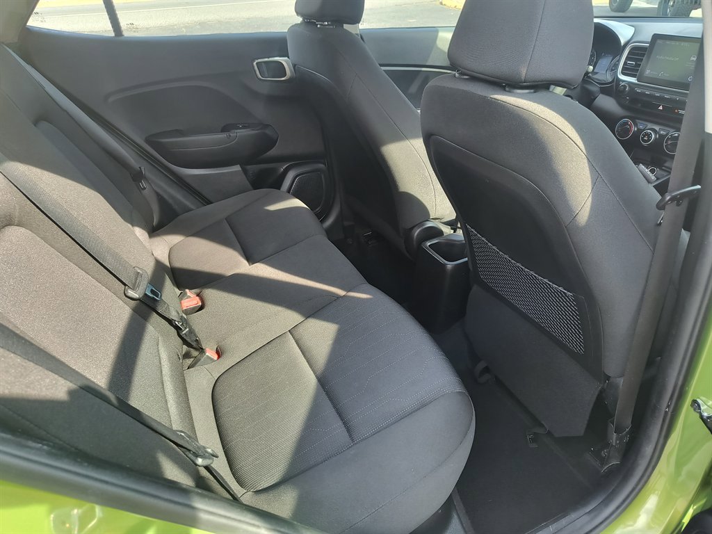 Used 2022 Hyundai Venue SE image 24