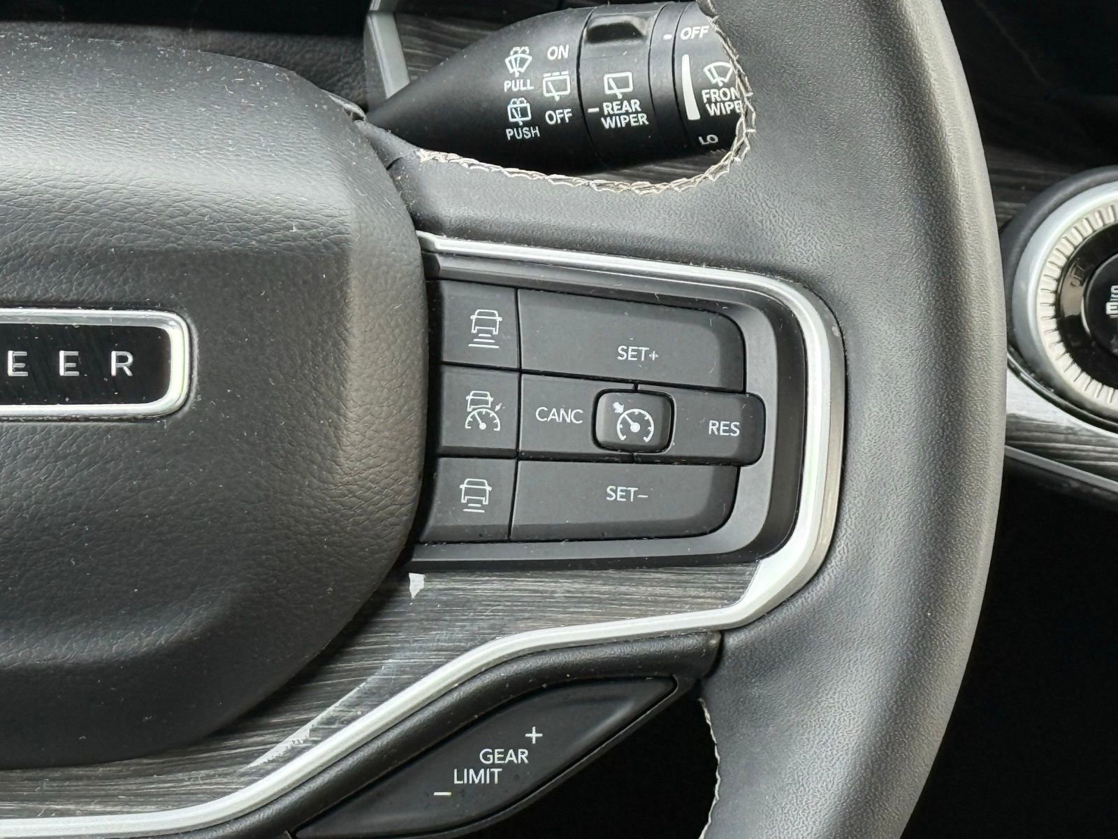 Used 2022 Jeep Wagoneer Series III w/ Premium Group I image 32