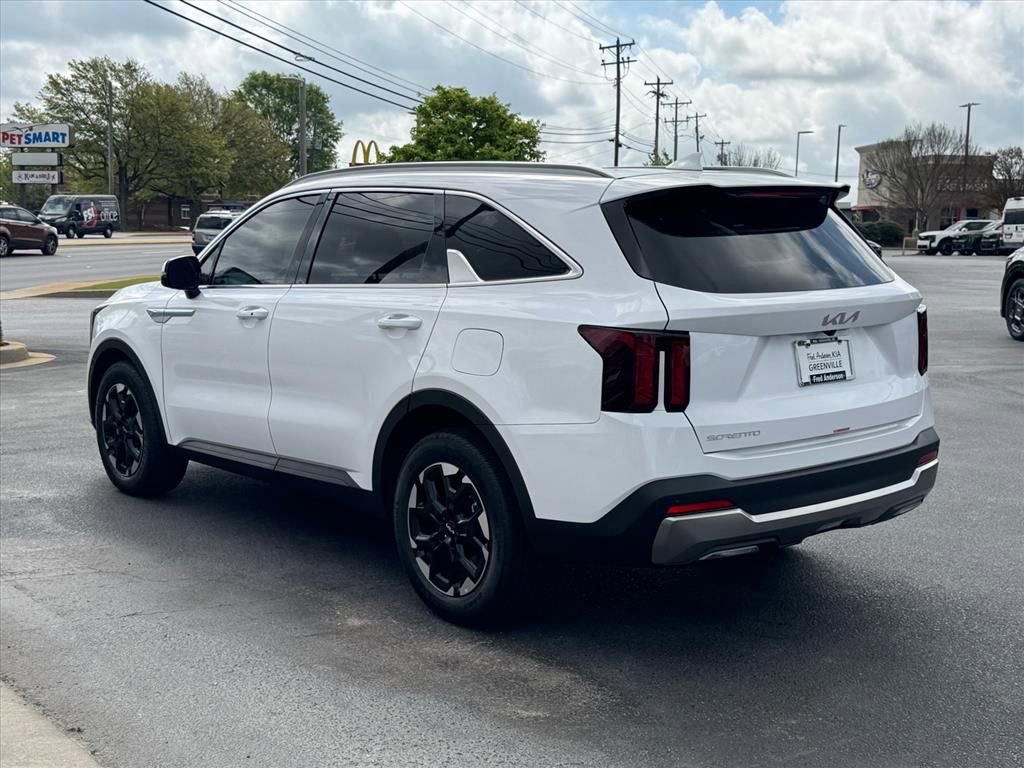 Certified 2025 Kia Sorento S w/ Panoramic Sunroof Package image 5
