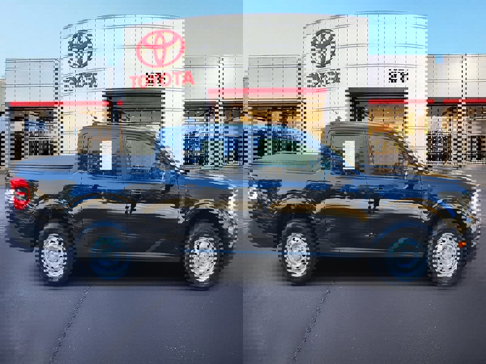 Used 2023 Ford Maverick XL image 4