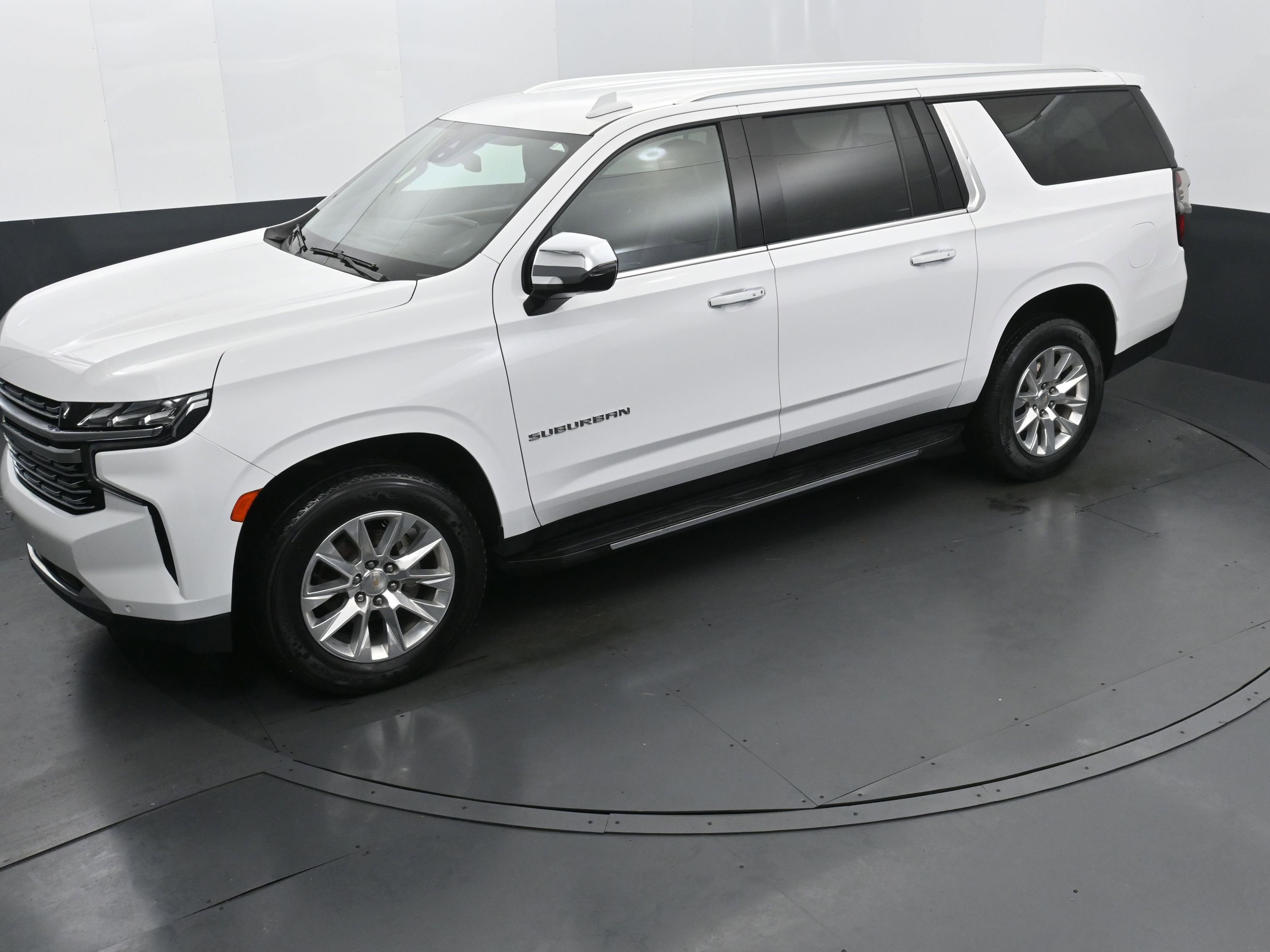 Used 2024 Chevrolet Suburban Premier AWD/4WD image 26