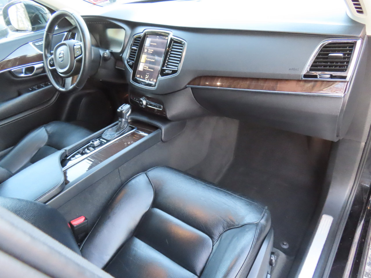 Used 2016 Volvo XC90 T6 Momentum w/ Momentum Plus Package image 20