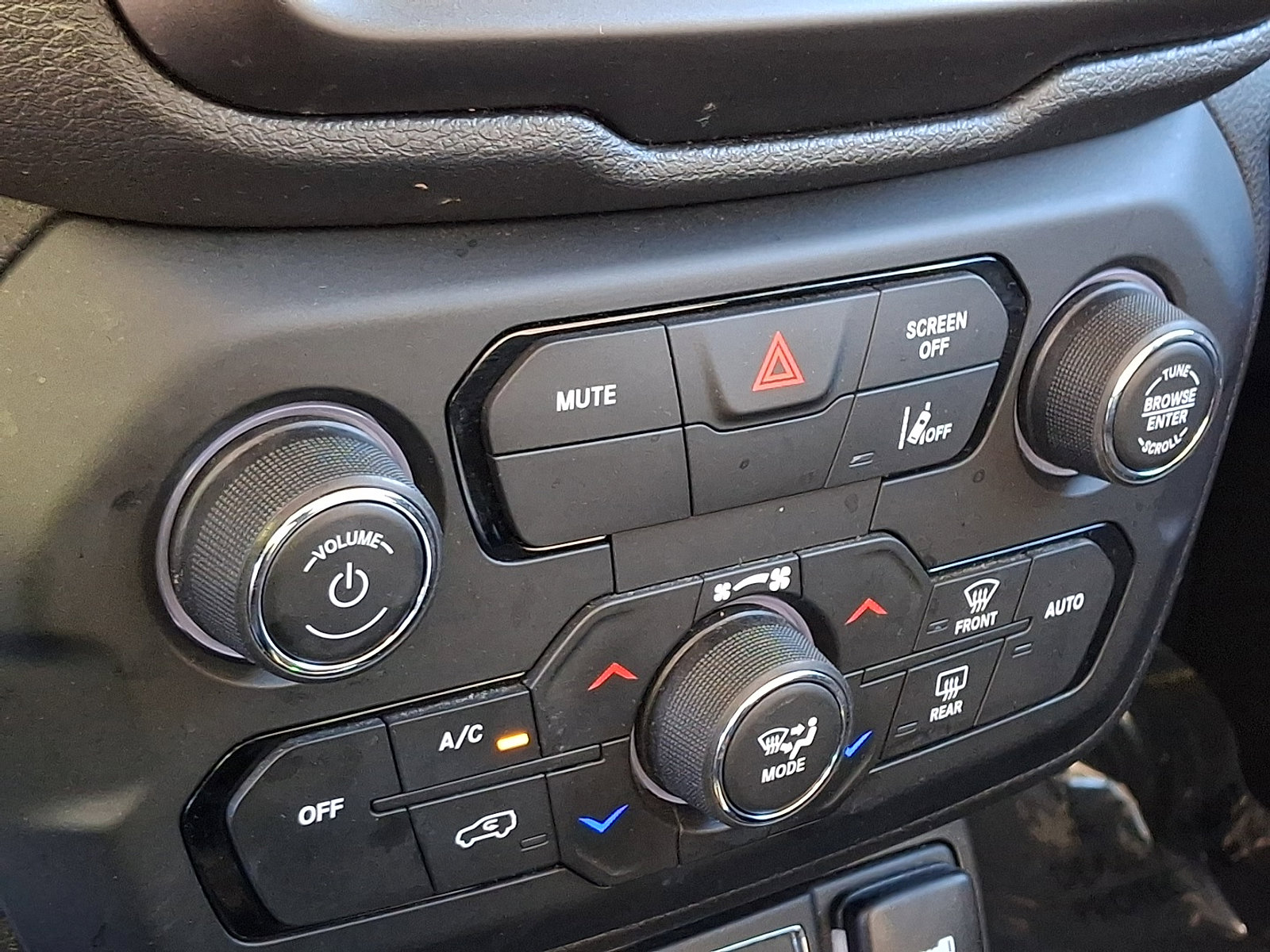 Used 2023 Jeep Renegade Trailhawk image 16