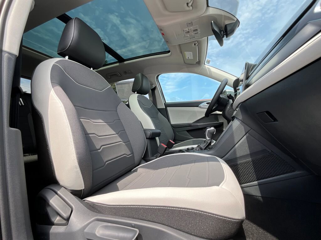 New 2025 Volkswagen Taos SE image 11