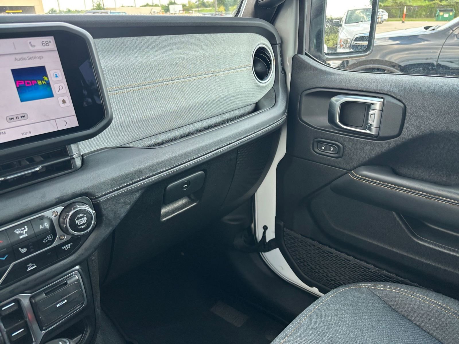 Used 2025 Jeep Wrangler Sahara image 34