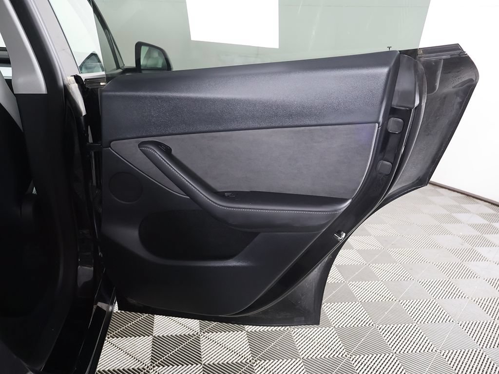Used 2023 Tesla Model Y Long Range AWD/4WD image 26