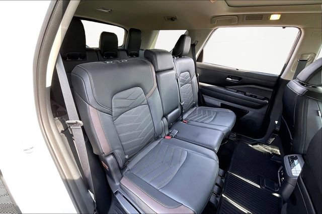Used 2024 Nissan Pathfinder Platinum w/ Cargo Package image 17