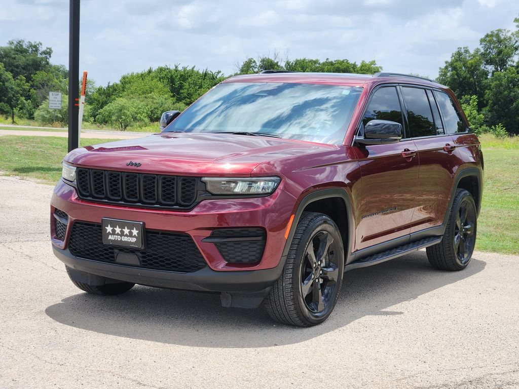Used 2022 Jeep Grand Cherokee Altitude AWD/4WD image 2