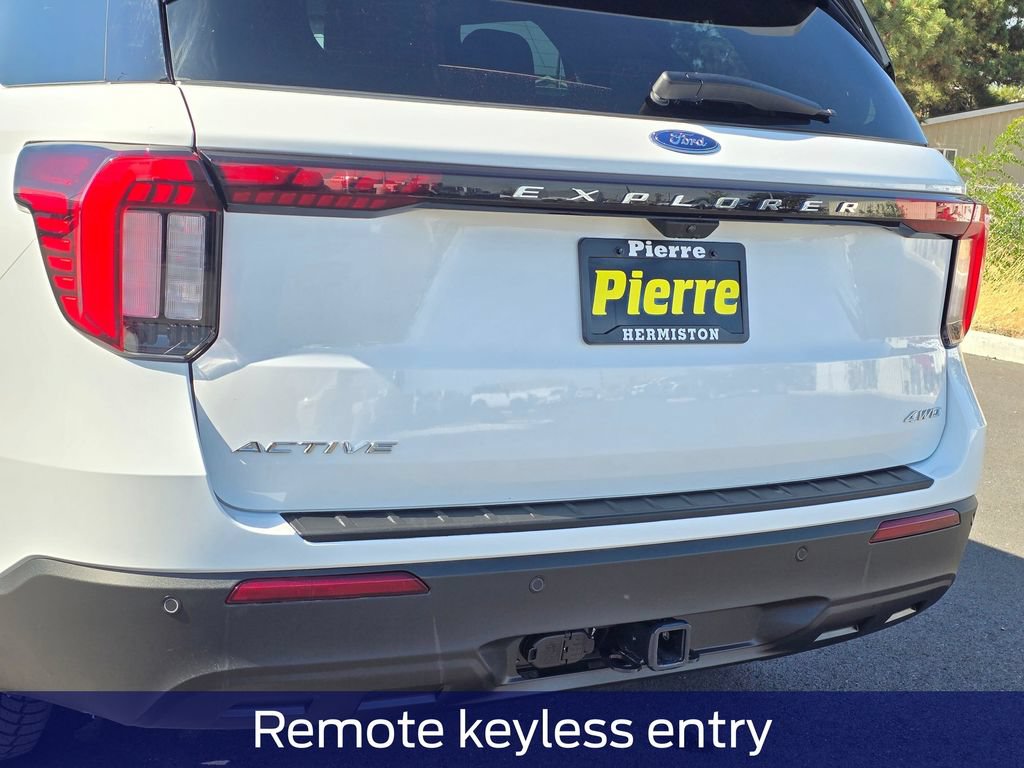 Used 2025 Ford Explorer Active AWD/4WD image 8