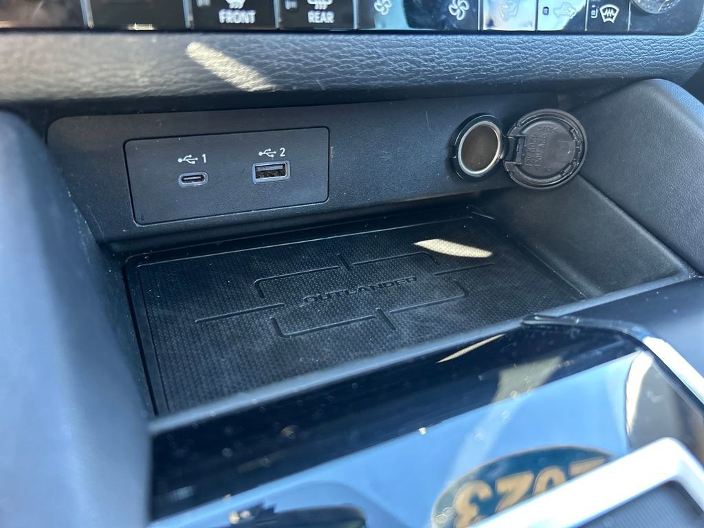 Used 2023 Mitsubishi Outlander SE Black Edition image 31