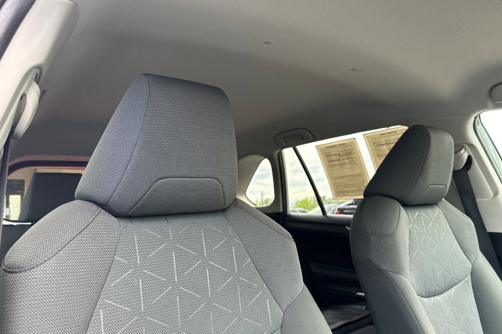 Used 2022 Toyota RAV4 XLE image 19