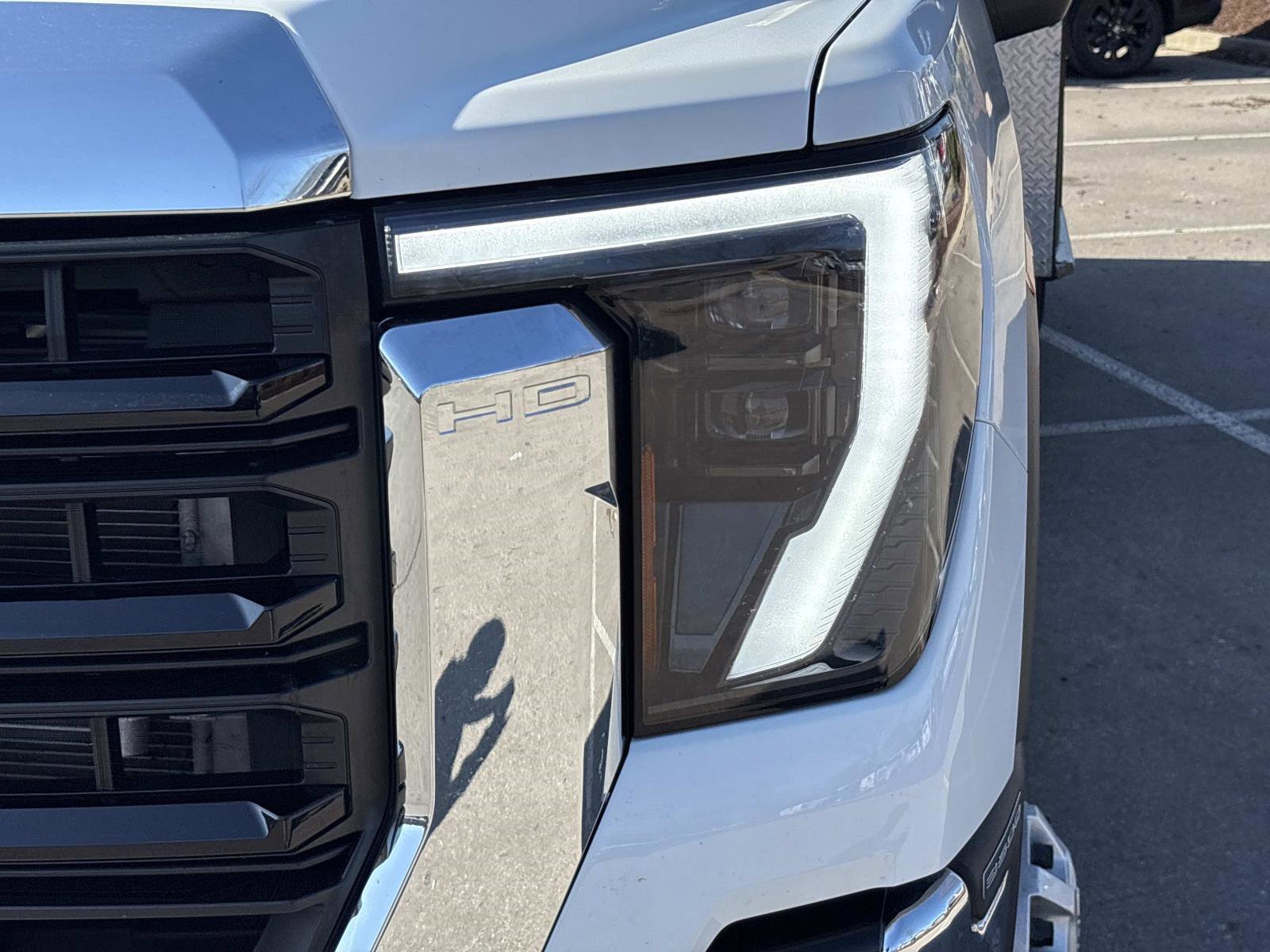 Used 2024 GMC Sierra 3500 Pro w/ Convenience Package image 12