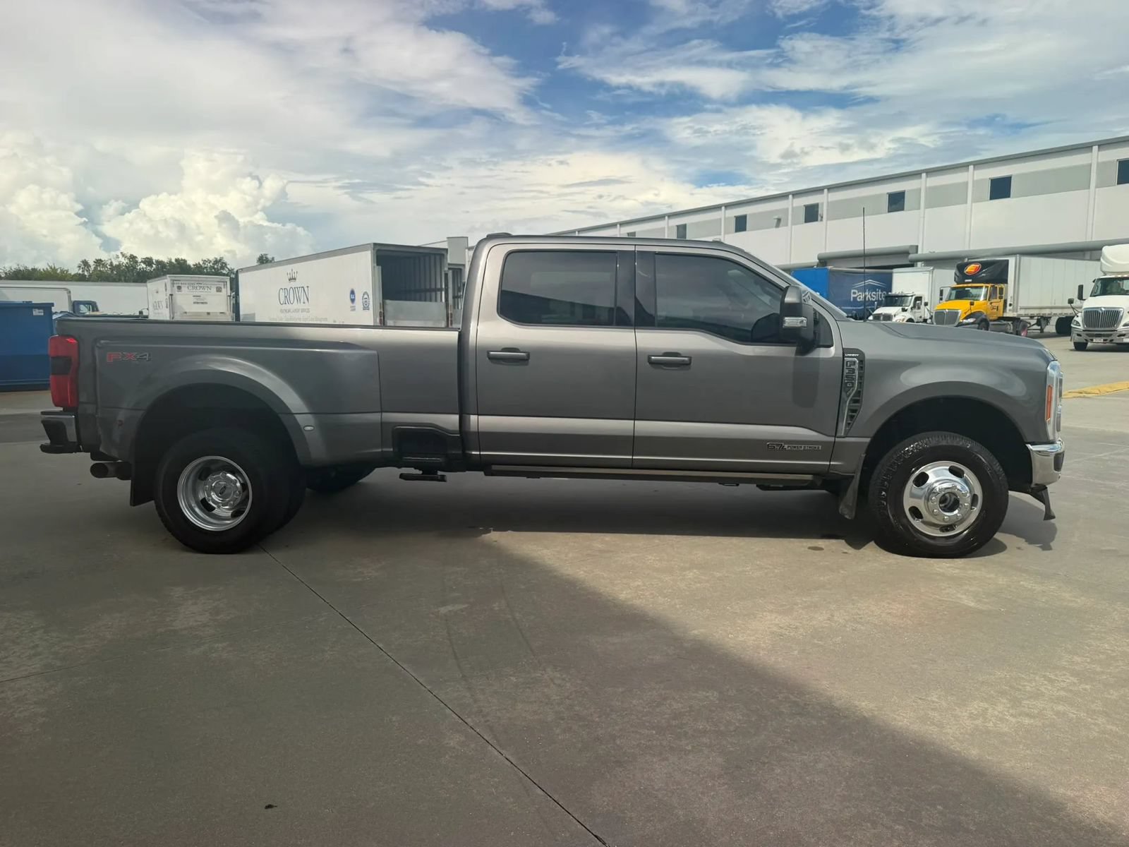 Used 2023 Ford F350 Lariat w/ Lariat Ultimate Package AWD/4WD image 6
