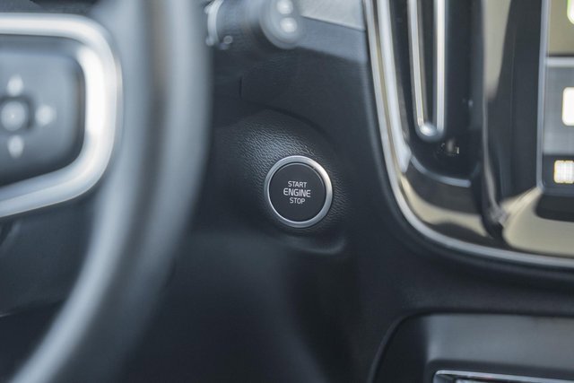 Certified 2025 Volvo XC40 B5 Plus image 24