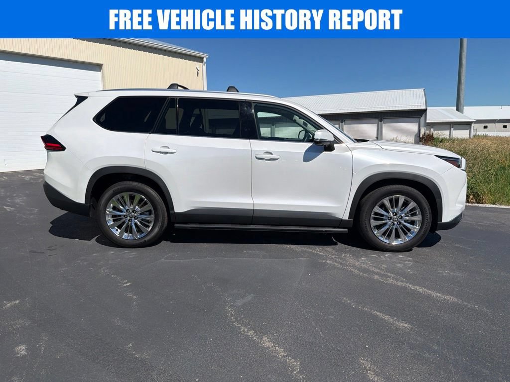 Used 2025 Toyota Grand Highlander AWD image 3