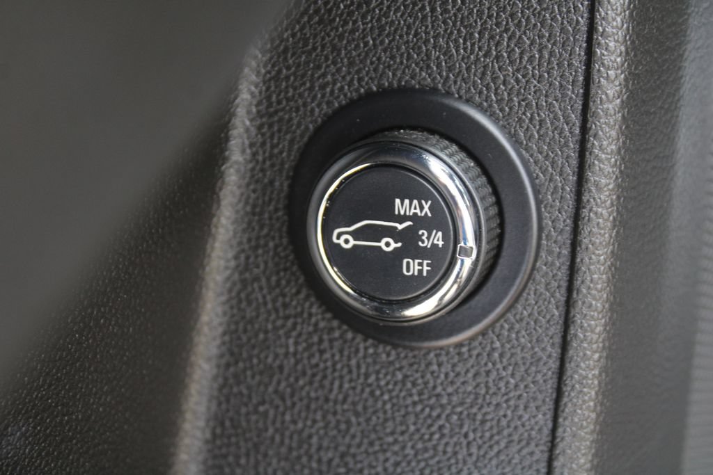 Used 2023 Chevrolet Traverse Premier FWD image 24