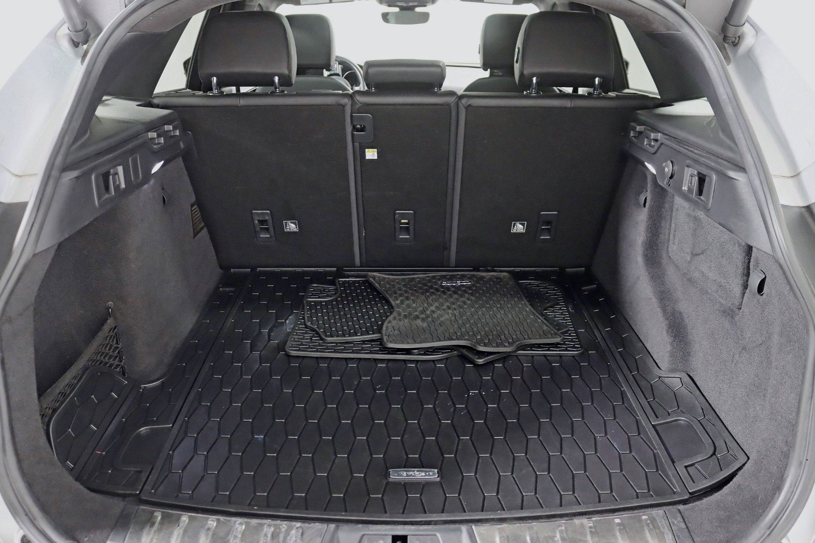 Used 2019 Jaguar F-PACE Premium image 36