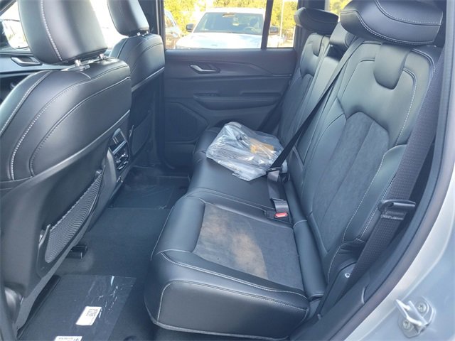 New 2025 Jeep Grand Cherokee Altitude image 7