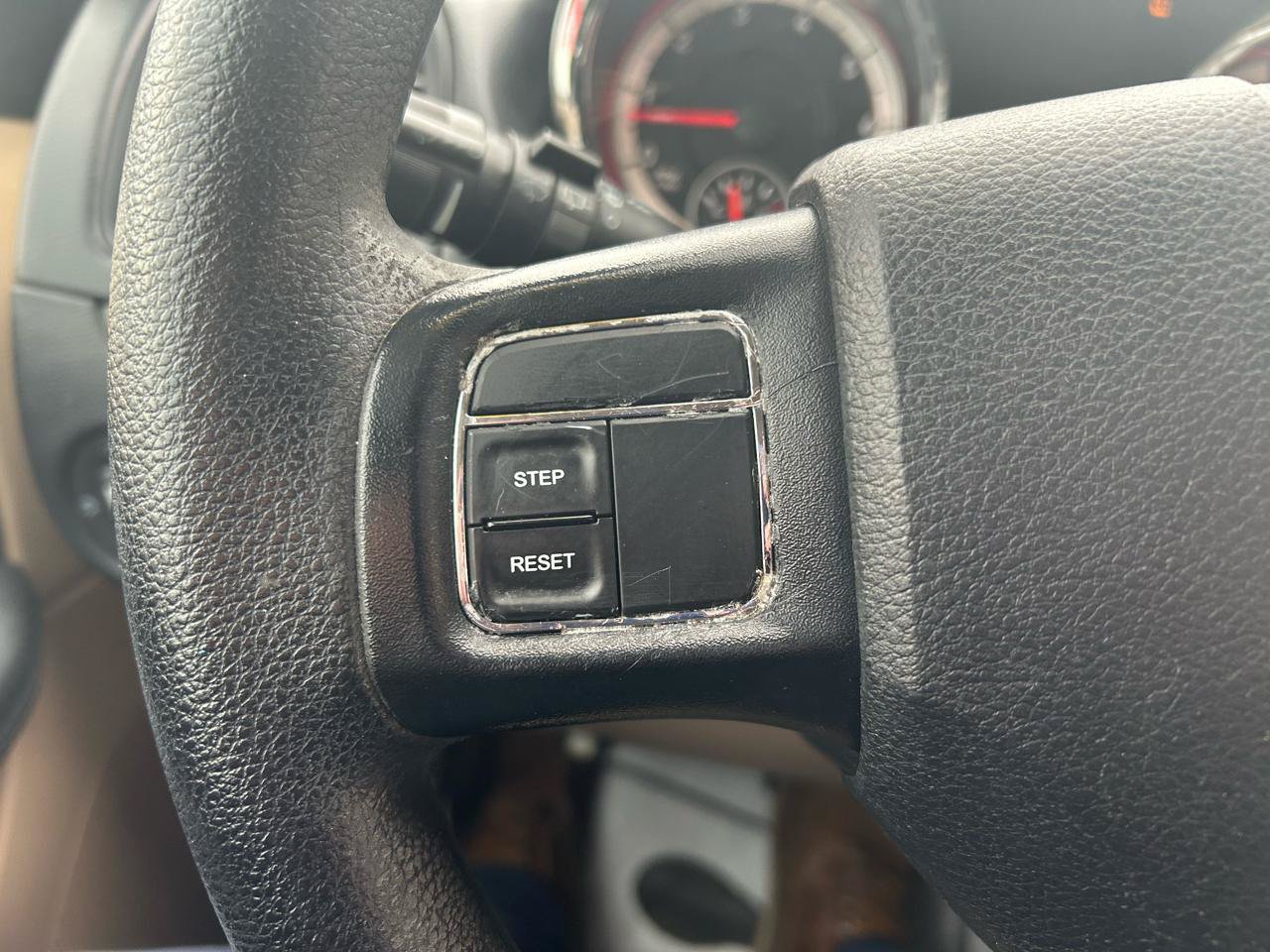 Used 2016 Dodge Grand Caravan SXT FWD image 17