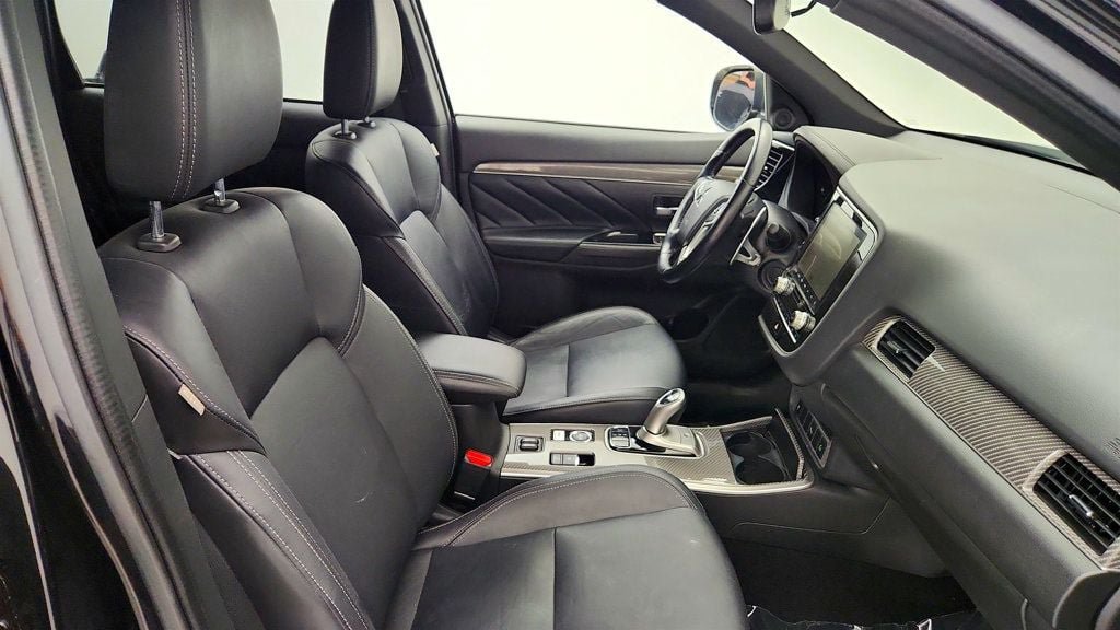 Used 2020 Mitsubishi Outlander SEL AWD/4WD image 19