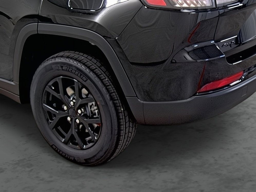 New 2025 Jeep Grand Cherokee Altitude image 9