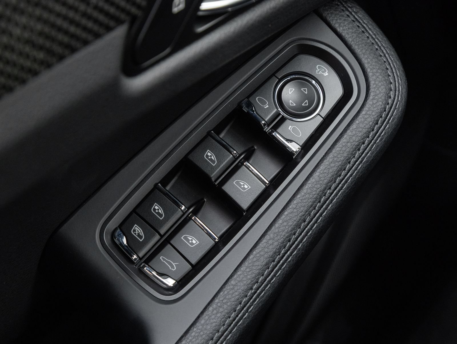 Certified 2026 Porsche Macan AWD/4WD image 19