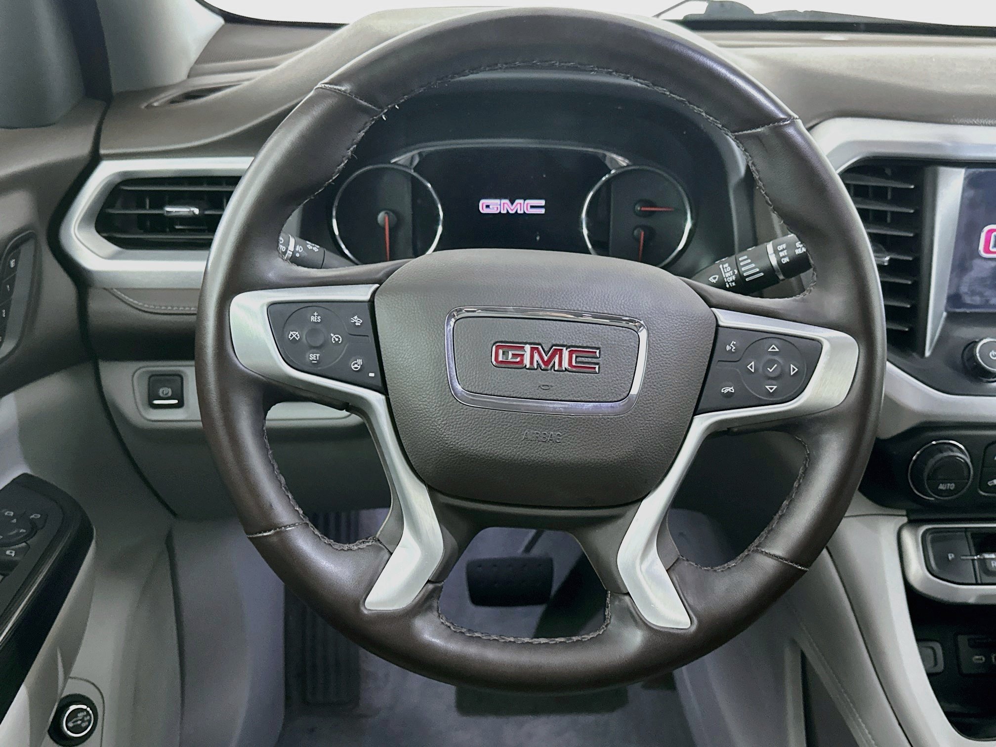Used 2023 GMC Acadia SLT w/ Technology Package FWD image 18