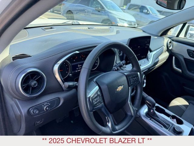 Used 2025 Chevrolet Blazer LT AWD/4WD image 15