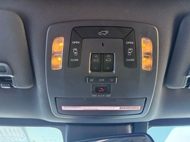 Used 2021 Toyota Sienna Platinum image 22