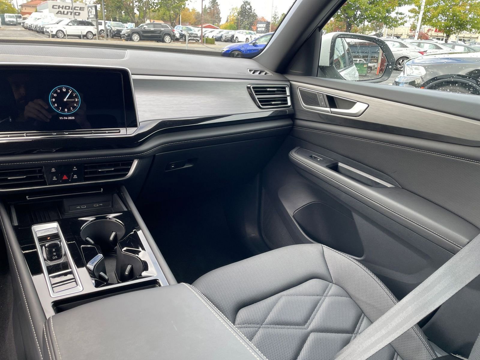 Used 2025 Volkswagen Atlas Cross Sport SE image 35